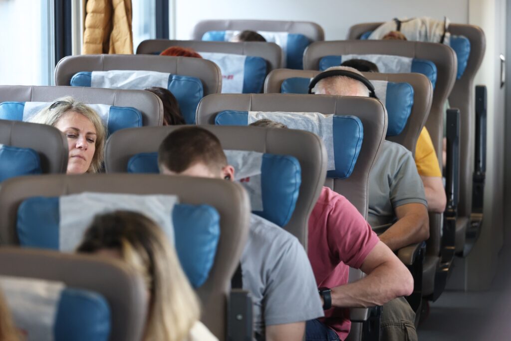 Четыре дополнительных поезда пустят между Москвой и Петербургом Четыре дополнительных поезда пустят между Москвой и Петербургом