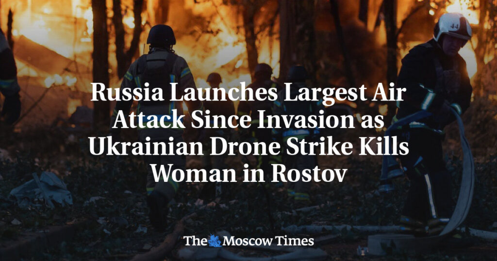 Россия запускает крупнейшую воздушную атаку с начала вторжения, украинская атака дрона убивает женщину в Ростове Россия запускает крупнейшую воздушную атаку с начала вторжения, украинская атака дрона убивает женщину в Ростове