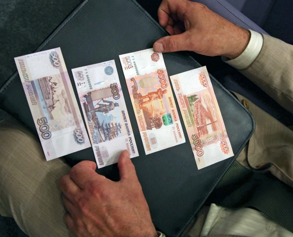 Работодатели начали снижать размер премий. Что за этим стоит и к чему может привести лишение выплат? Работодатели начали снижать размер премий. Что за этим стоит и к чему может привести лишение выплат?