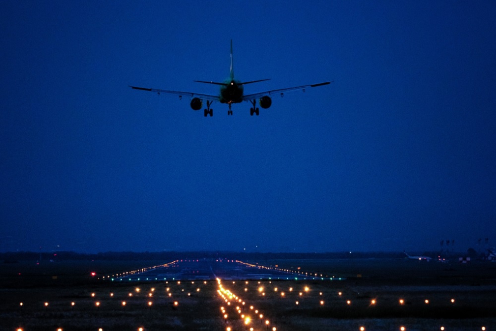 Вылетевший в Сочи Boeing вернется в Толмачево для проверки давления в салоне Вылетевший в Сочи Boeing вернется в Толмачево для проверки давления в салоне