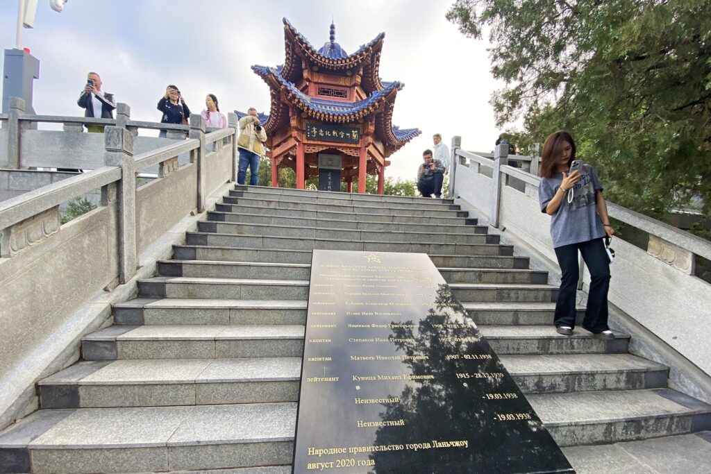 Поездка в Китай в 2025 году: что нужно знать туристам Поездка в Китай в 2025 году: что нужно знать туристам