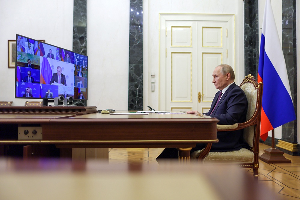 Владимир Путин обсудил развитие сети аэропортов и реализацию проекта высокоскоростной магистрали Москва – Санкт-Петербург Владимир Путин обсудил развитие сети аэропортов и реализацию проекта высокоскоростной магистрали Москва – Санкт-Петербург