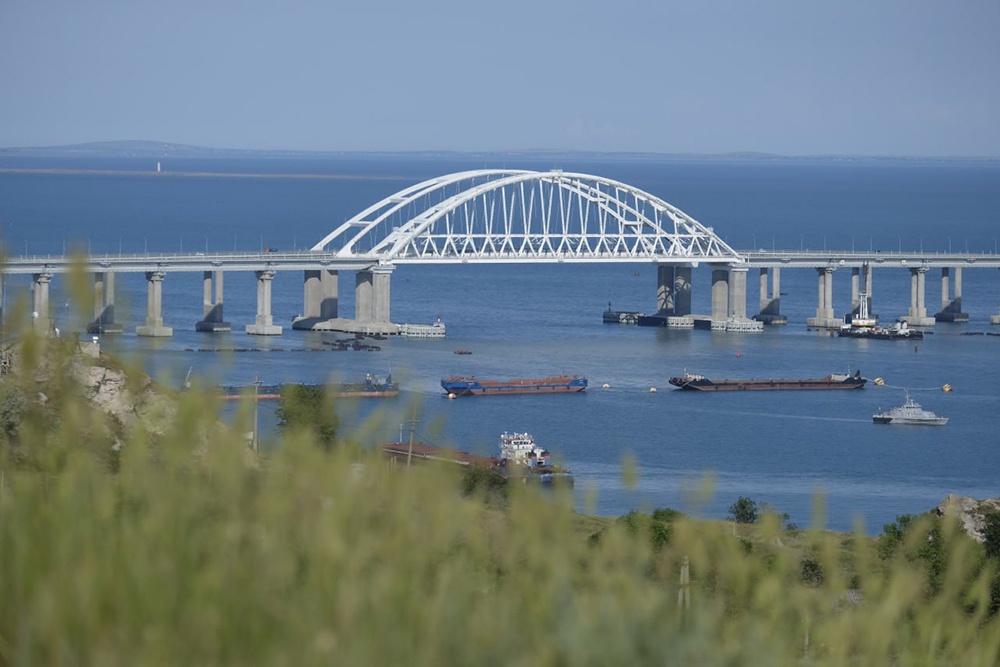 Очередь на Крымский мост превысила 1,5 тысячи автомобилей Очередь на Крымский мост превысила 1,5 тысячи автомобилей