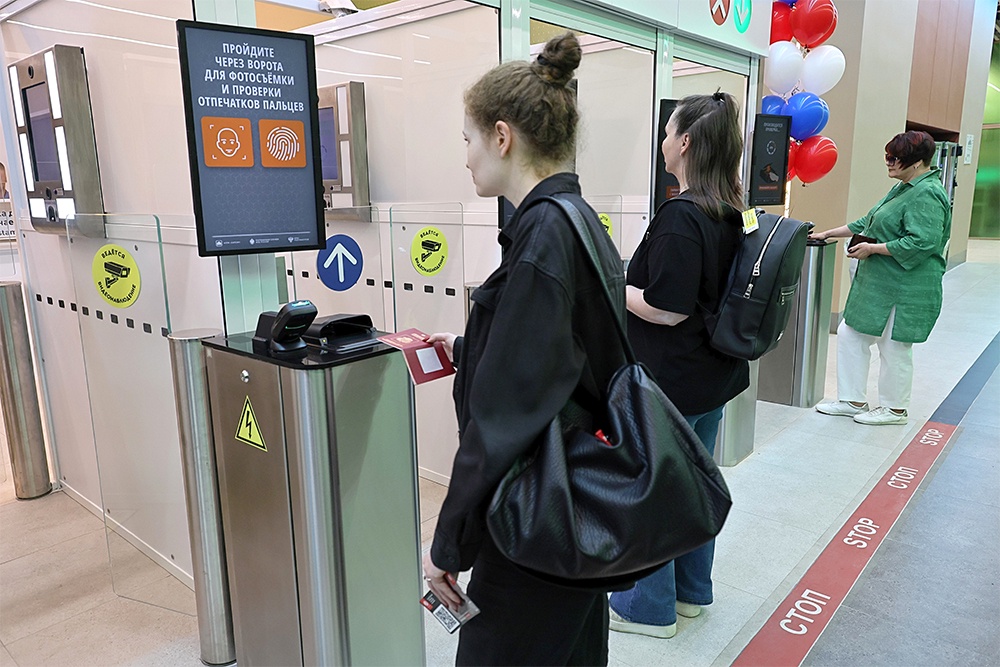 В аэропорту Кольцово запустили автоматическую систему пограничного контроля В аэропорту Кольцово запустили автоматическую систему пограничного контроля