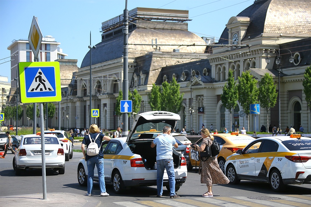 Петербуржцы предрекают кризис рынку после запрета мигрантам водить такси Петербуржцы предрекают кризис рынку после запрета мигрантам водить такси