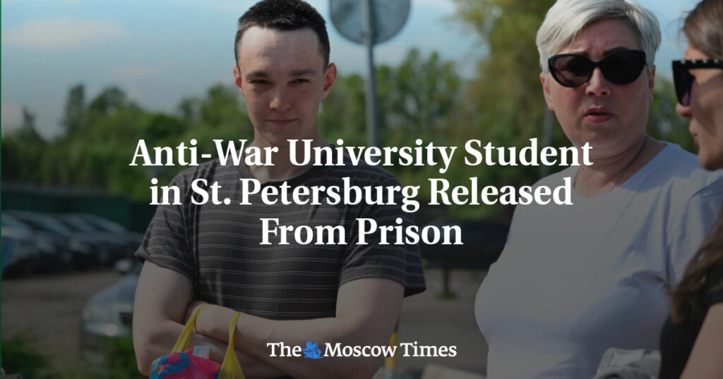 Антивоенного студента университета в Санкт-Петербурге освободили из тюрьмы Антивоенного студента университета в Санкт-Петербурге освободили из тюрьмы