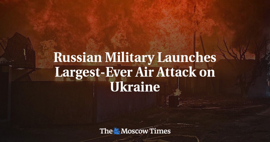 Российские военные наносят крупнейший авиаудар по Украине Российские военные наносят крупнейший авиаудар по Украине
