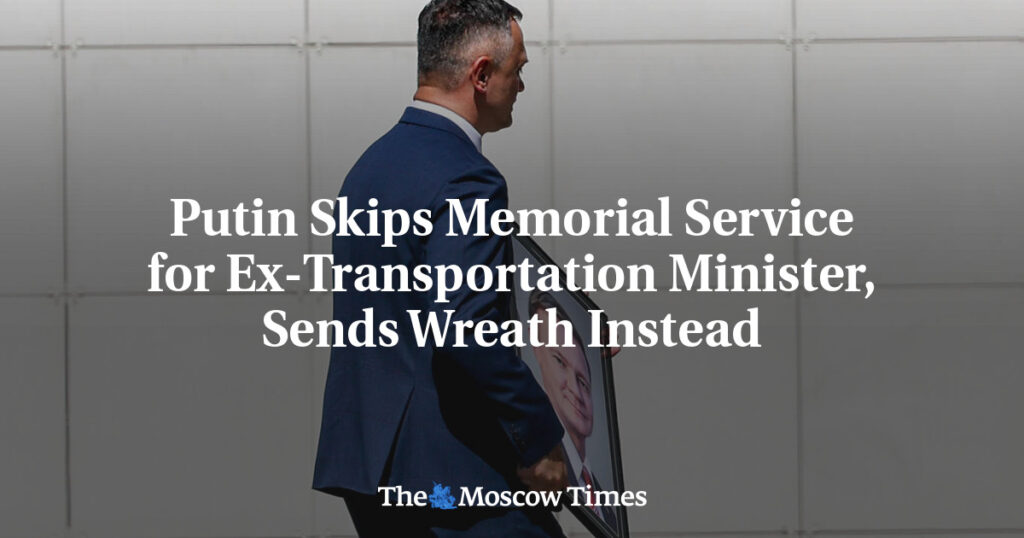 Путин не присутствовал на панихиде по бывшему министру транспорта, отправив вместо этого венок Путин не присутствовал на панихиде по бывшему министру транспорта, отправив вместо этого венок