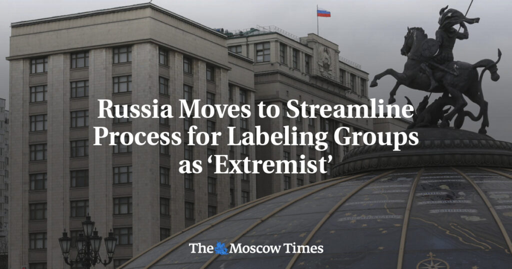 Россия упрощает процесс признания групп «экстремистскими» Россия упрощает процесс признания групп «экстремистскими»