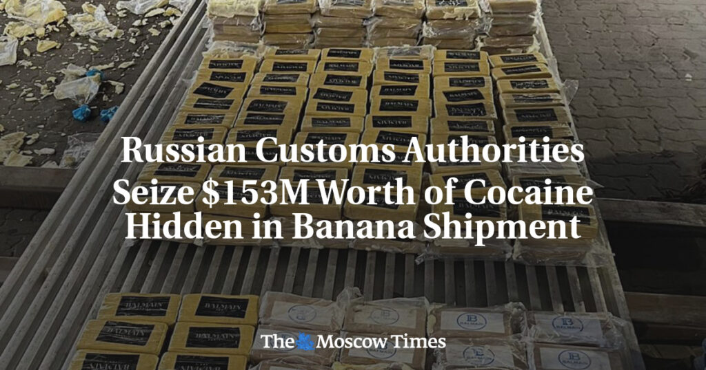 Российские таможенники изъяли кокаин на сумму 3 млн, спрятанный в партии бананов Российские таможенники изъяли кокаин на сумму 3 млн, спрятанный в партии бананов