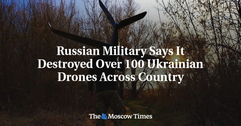 Российская армия заявила об уничтожении более 100 украинских дронов по всей стране Российская армия заявила об уничтожении более 100 украинских дронов по всей стране