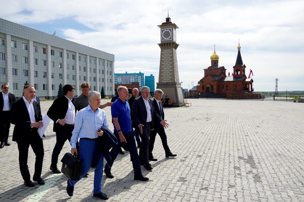 Николай Патрушев: Дружественные страны проявляют значительный интерес к развитию перевозок по Трансарктическому коридору России