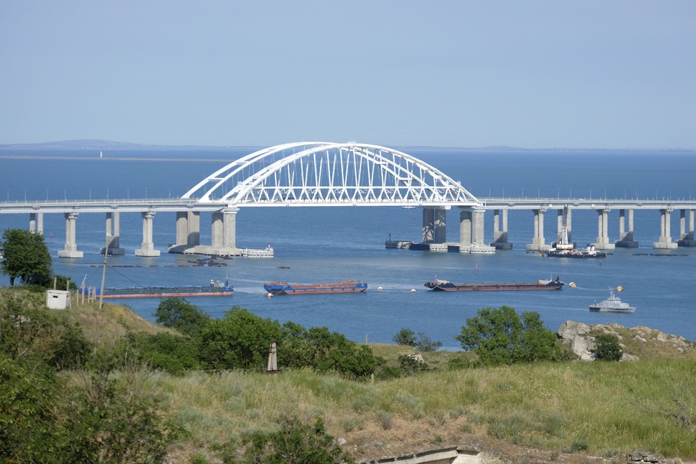 Очередь на проезд к Крымскому мосту превысила 1 тысячу автомобилей Очередь на проезд к Крымскому мосту превысила 1 тысячу автомобилей