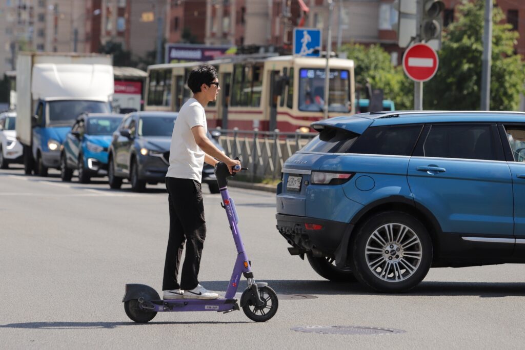 Больше не придется оглядываться на тротуаре: в пяти городах страны запретили электросамокаты Больше не придется оглядываться на тротуаре: в пяти городах страны запретили электросамокаты