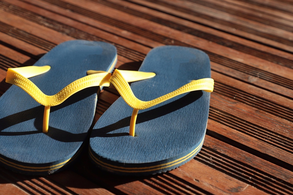 Врач Симкин назвал самую вредную летнюю обувь для стоп Врач Симкин назвал самую вредную летнюю обувь для стоп