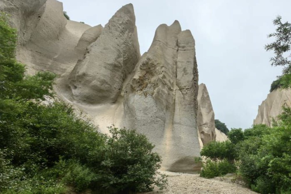 Землетрясение повредило уникальные пемзовые скалы на Камчатке Землетрясение повредило уникальные пемзовые скалы на Камчатке