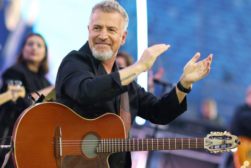 Леонид Агутин спел в самолете во время полета из Москвы в Сочи Леонид Агутин спел в самолете во время полета из Москвы в Сочи