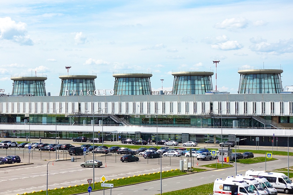 В Пулково сняли ограничения на проход в терминал и чистую зону В Пулково сняли ограничения на проход в терминал и чистую зону