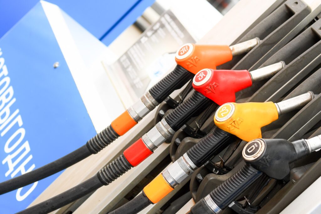 Экспорт бензина из РФ полностью запретили: как это повлияет на цены на АЗС Экспорт бензина из РФ полностью запретили: как это повлияет на цены на АЗС