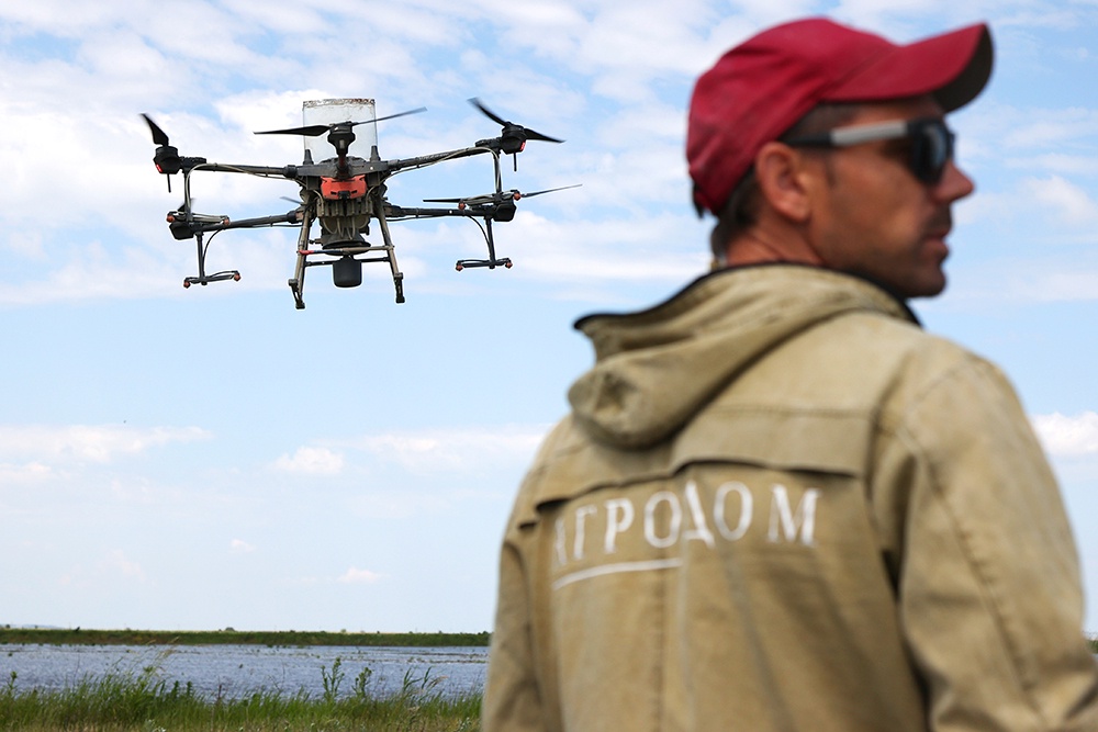 Выращивание рассады, обработка полей и управление предприятием – уже сейчас все это делают роботы. Как цифровизация меняет АПК Выращивание рассады, обработка полей и управление предприятием – уже сейчас все это делают роботы. Как цифровизация меняет АПК