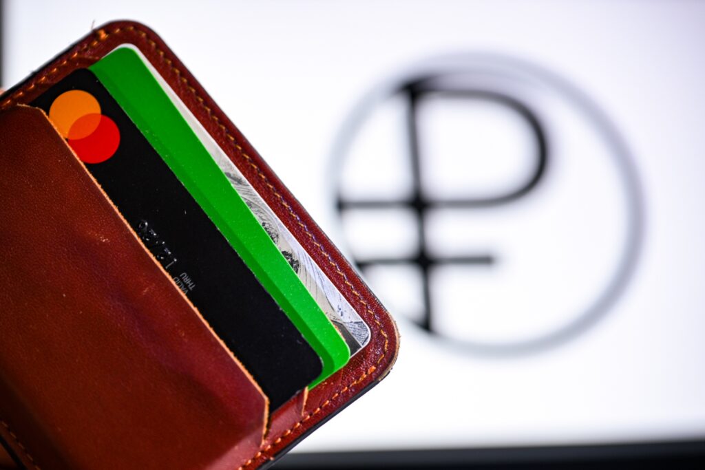 Банки начали на месяцы блокировать счета россиян из-за подозрительных операций Банки начали на месяцы блокировать счета россиян из-за подозрительных операций