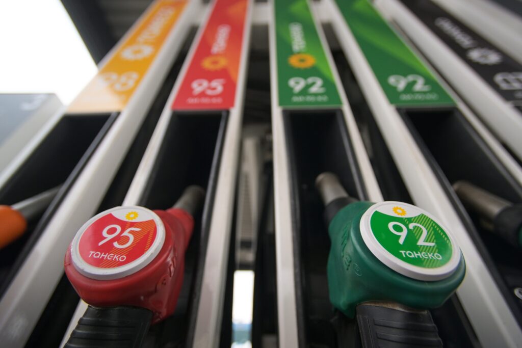 Правительство временно запретило экспорт бензина нефтяникам Правительство временно запретило экспорт бензина нефтяникам