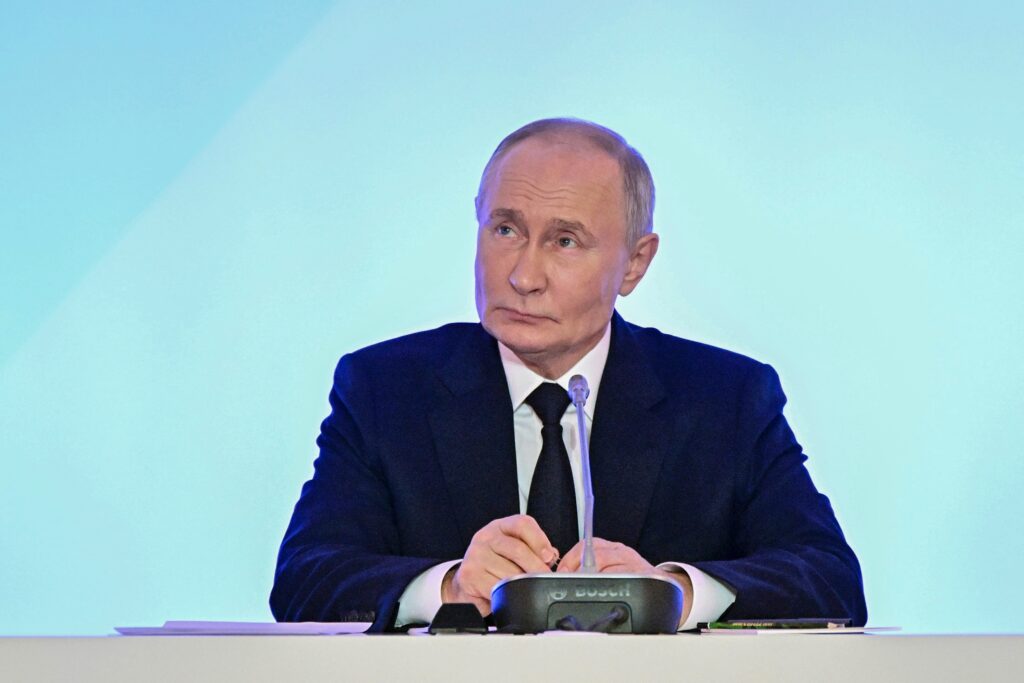 “Хорошее образование и желание работать”: Путин рассказал, каких иностранцев в России ждут власти страны “Хорошее образование и желание работать”: Путин рассказал, каких иностранцев в России ждут власти страны