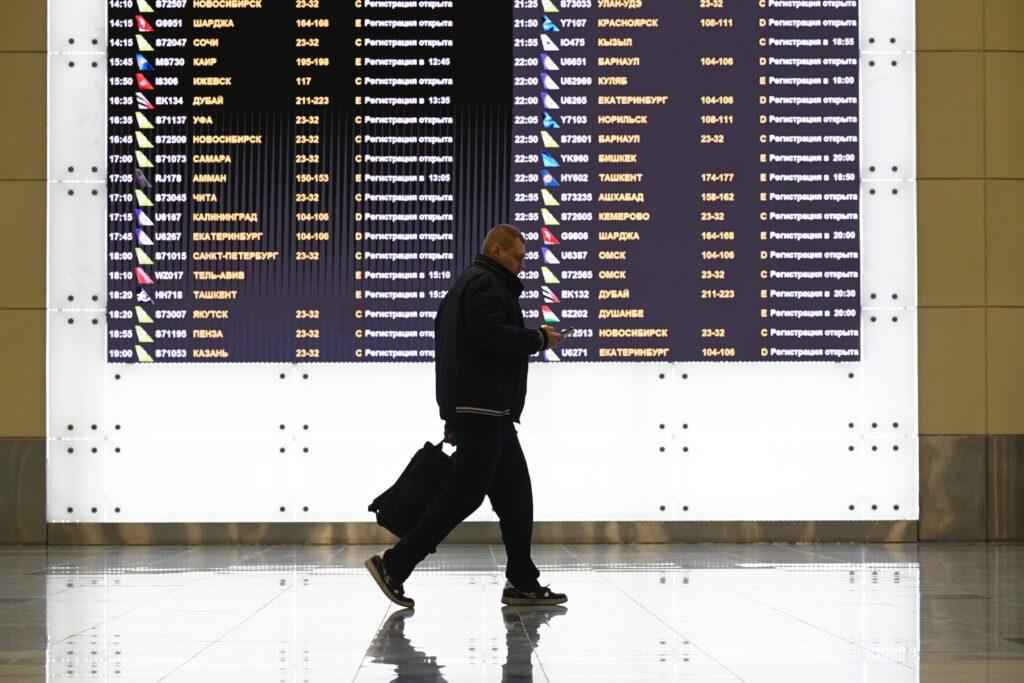 С задержками и отменами рейсов столкнулись не менее 11 тысяч туристов из России С задержками и отменами рейсов столкнулись не менее 11 тысяч туристов из России