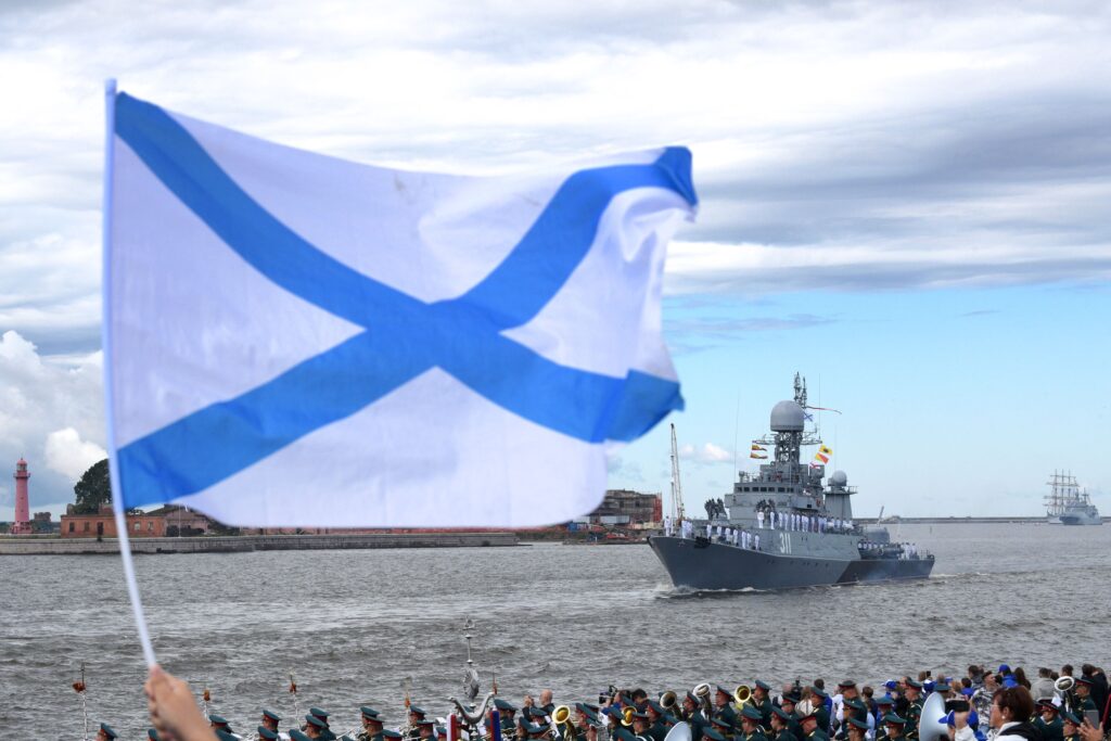 В Петербурге отменили военно-морской парад и салют в день ВМФ В Петербурге отменили военно-морской парад и салют в день ВМФ