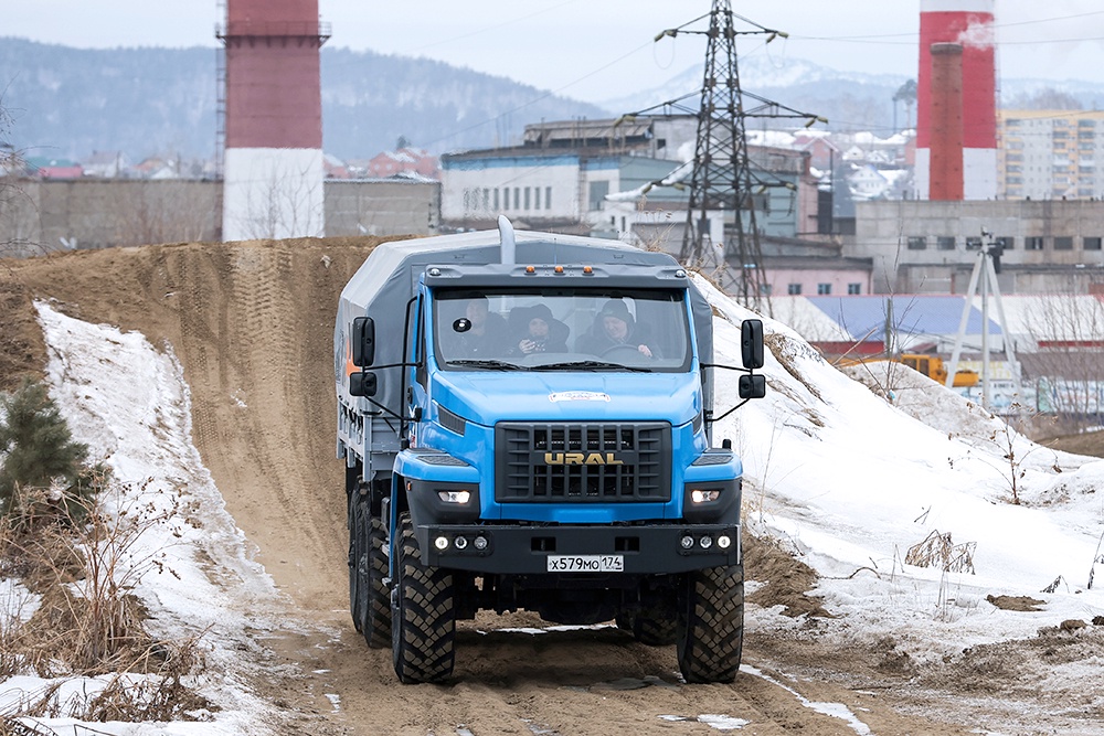 В России отзывают 2,6 тысячи грузовиков "Урал Next" В России отзывают 2,6 тысячи грузовиков "Урал Next"