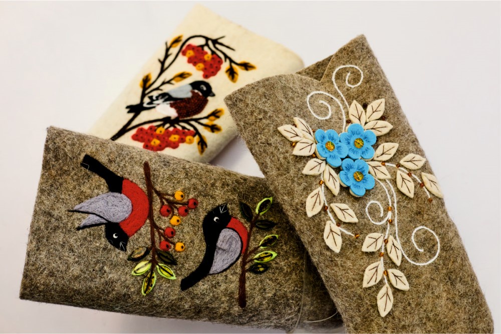 В Калининградской области впервые изготовили валенки с янтарем В Калининградской области впервые изготовили валенки с янтарем