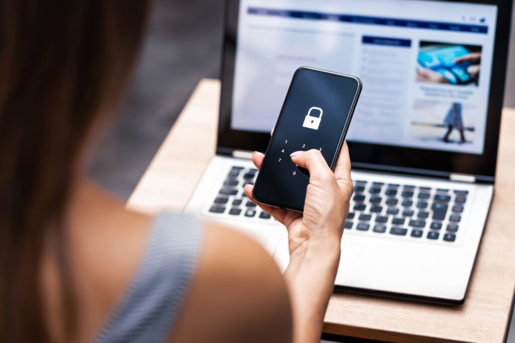 При попытке перевести деньги экстремистам предложили уведомлять При попытке перевести деньги экстремистам предложили уведомлять