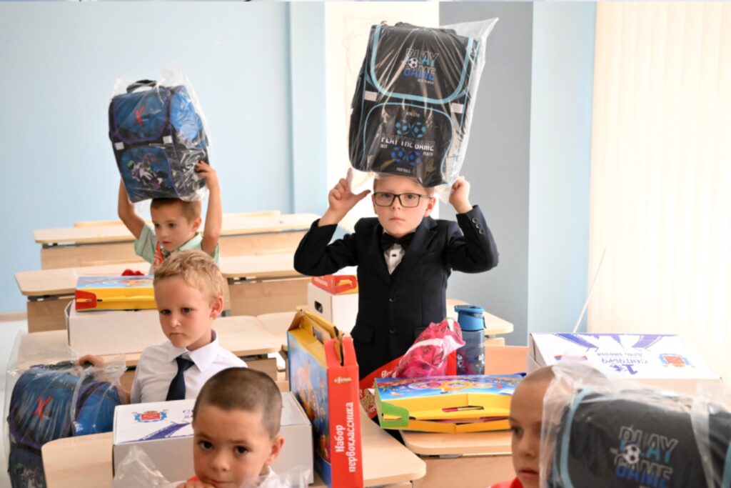 Что нового ждет школьников: дресс-код, ограничения на смартфоны и контрольные – Российская газета. Что нового ждет школьников: дресс-код, ограничения на смартфоны и контрольные – Российская газета.