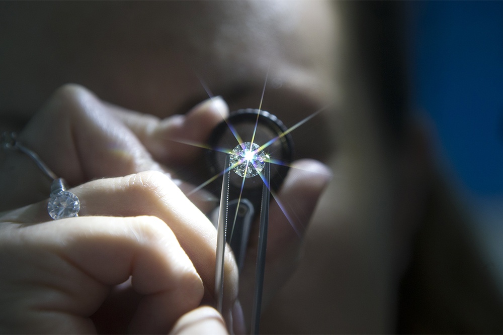 США продлили на год импорт некоторых категорий алмазов из России. США продлили на год импорт некоторых категорий алмазов из России.