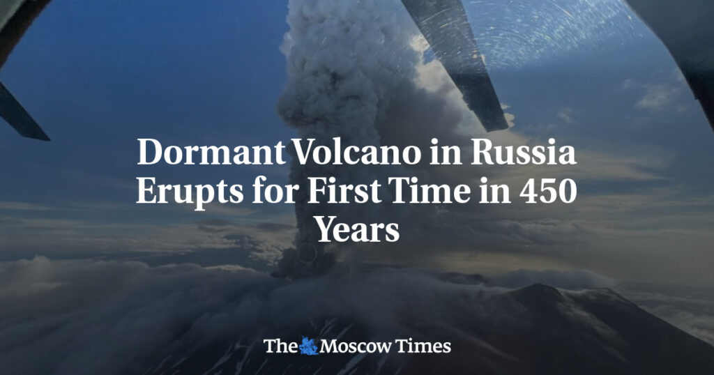 Спящий вулкан в России извергся впервые за 450 лет Спящий вулкан в России извергся впервые за 450 лет