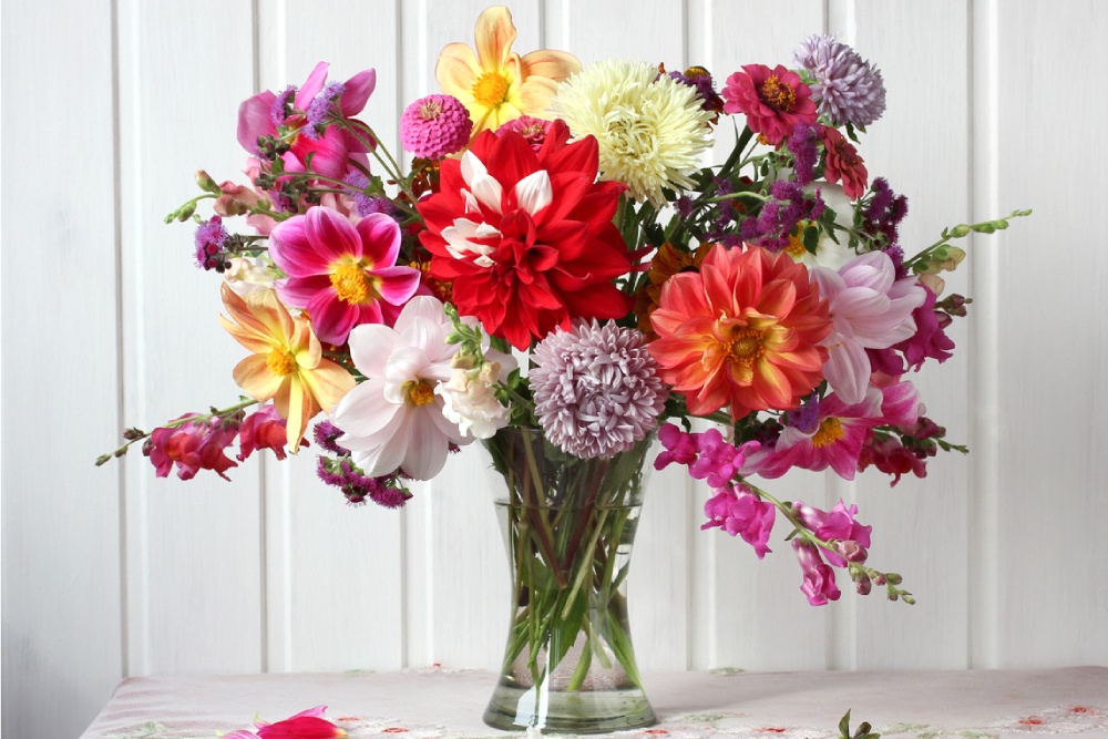 Букеты цветов для учителя на 1 сентября: советы по выбору, цены и фотографии – Российская газета. Букеты цветов для учителя на 1 сентября: советы по выбору, цены и фотографии – Российская газета.