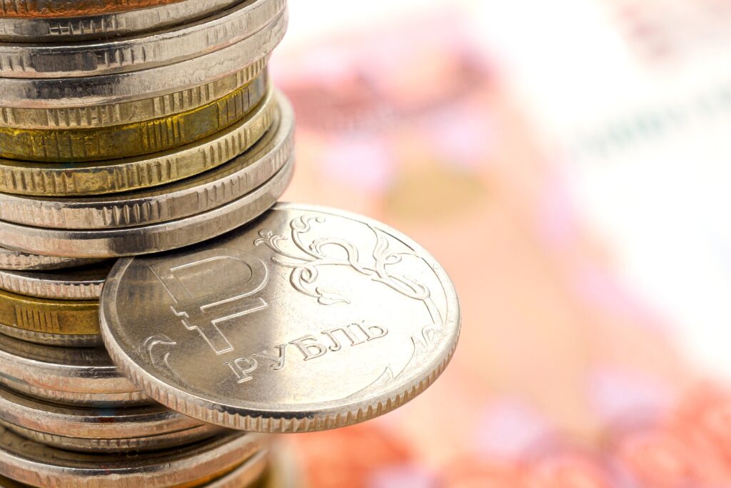 Как повлияет на курс рубля решение Минфина сократить продажи валюты и золота в августе Как повлияет на курс рубля решение Минфина сократить продажи валюты и золота в августе