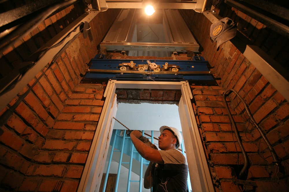 Как в городах Центральной России пытаются ускорить замену старых лифтов Как в городах Центральной России пытаются ускорить замену старых лифтов