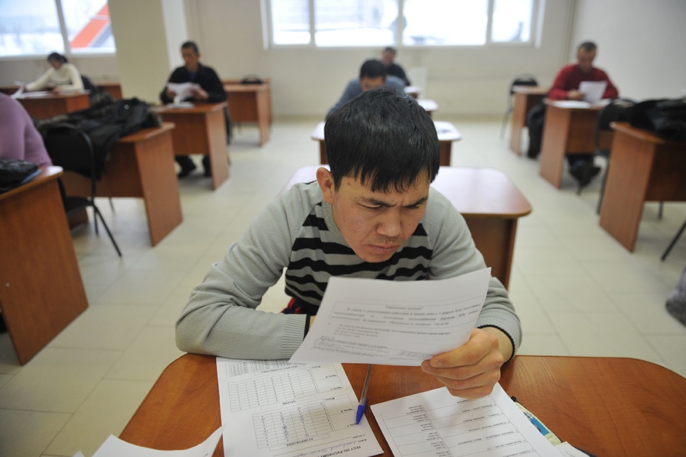 Иностранцы без знания русского не смогут работать в России водителями и медиками Иностранцы без знания русского не смогут работать в России водителями и медиками