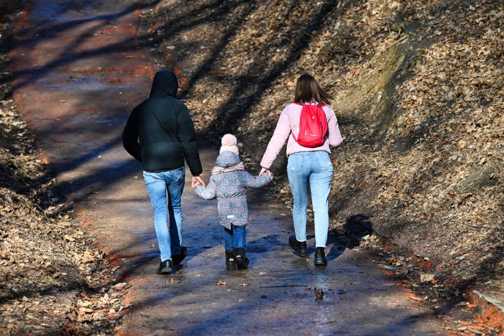 Все больше женщин в России направляют материнский капитал на обучение детей. Все больше женщин в России направляют материнский капитал на обучение детей.