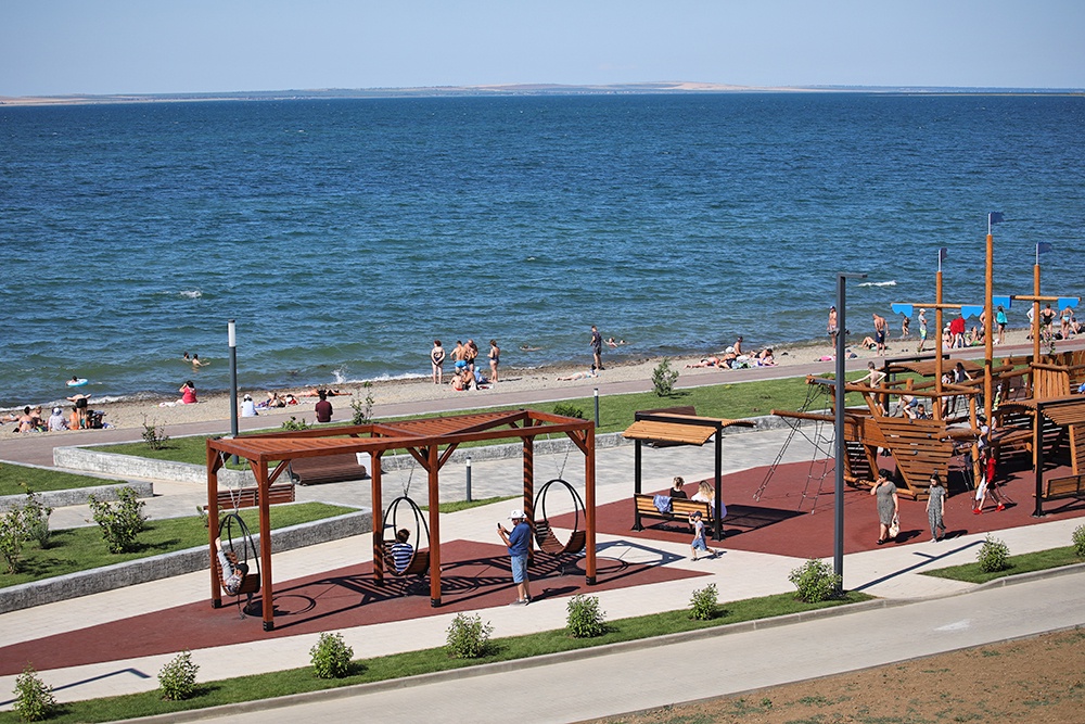 Сменили пляж: почему туристы поехали на Азовское море в этом году Сменили пляж: почему туристы поехали на Азовское море в этом году