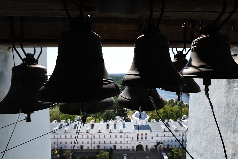 Устали от соцсетей и шума: у молодежи стали популярны поездки в монастыри Устали от соцсетей и шума: у молодежи стали популярны поездки в монастыри