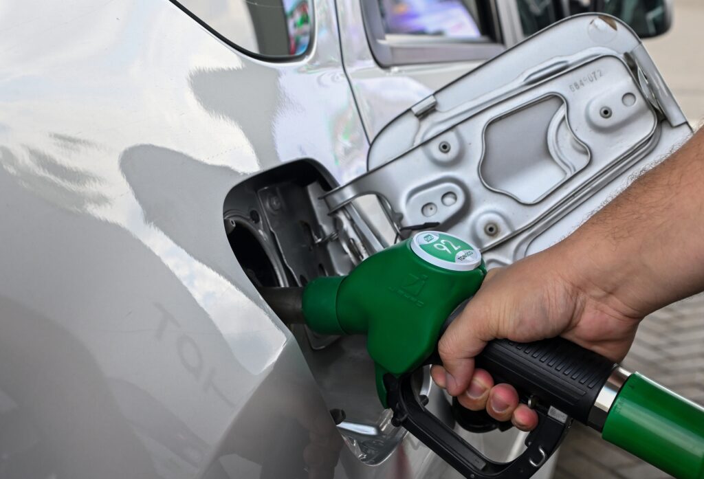 В России начали борьбу с мобильными автозаправками: в чем причина и нужно ли их запрещать В России начали борьбу с мобильными автозаправками: в чем причина и нужно ли их запрещать