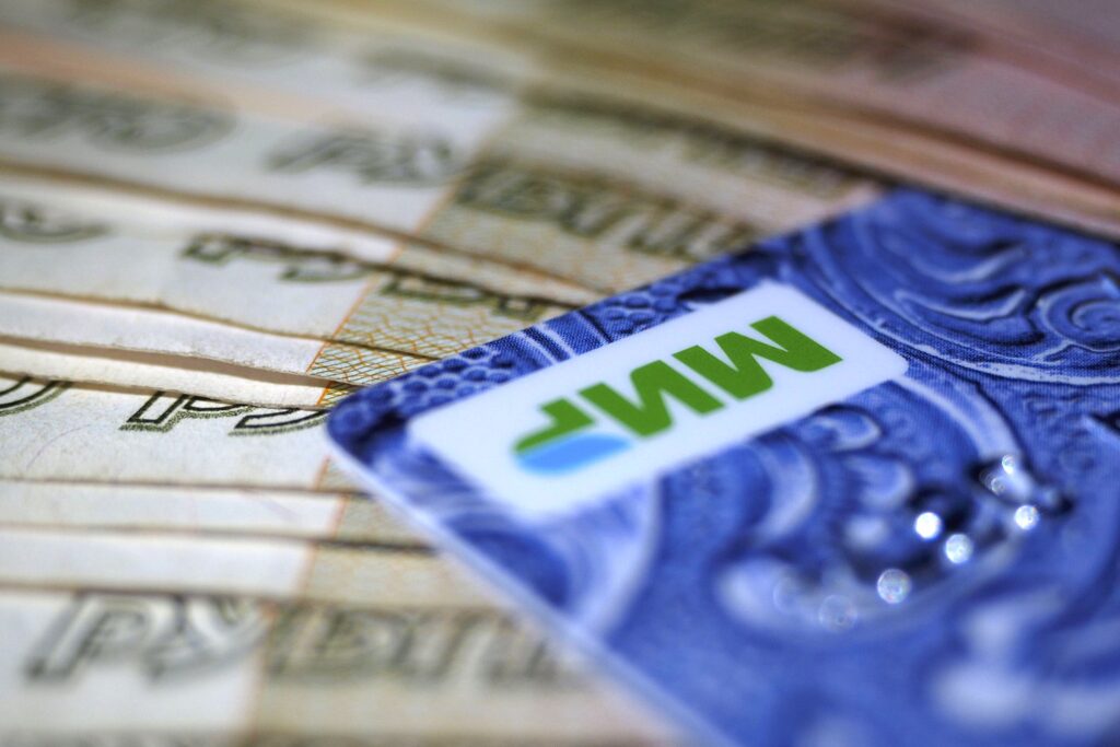 В Госдуме опровергли сообщения о массовой блокировке счетов россиян с 1 сентября В Госдуме опровергли сообщения о массовой блокировке счетов россиян с 1 сентября