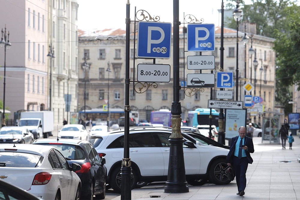 С 15 октября в Петербурге начинают действовать различные тарифы на парковку. С 15 октября в Петербурге начинают действовать различные тарифы на парковку.