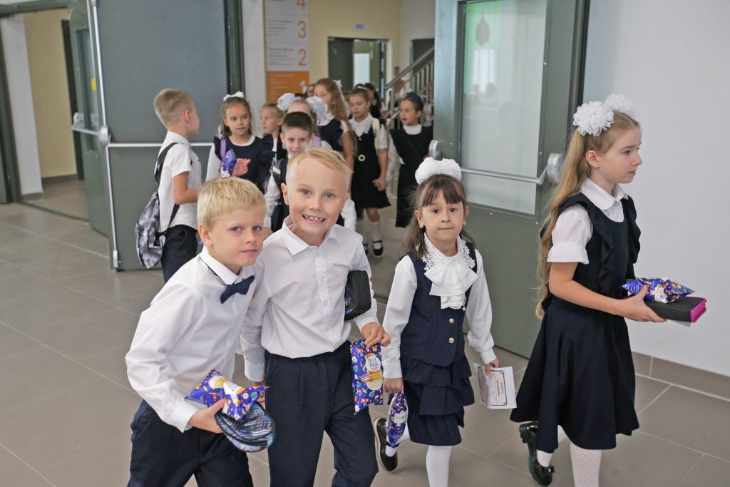 Большинство россиян поддерживает очное обучение в школах Большинство россиян поддерживает очное обучение в школах