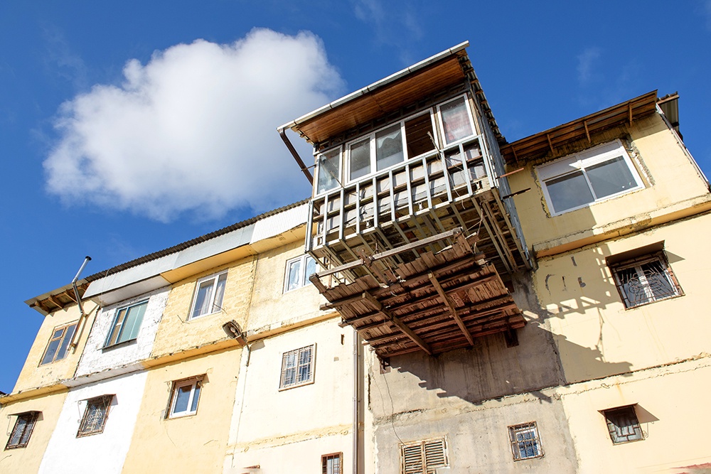 Как привычная перепланировка балкона может стать причиной конфликта Как привычная перепланировка балкона может стать причиной конфликта