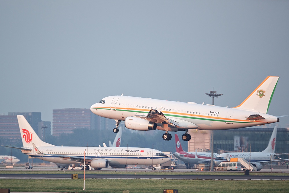 Россия и Буркина-Фасо планируют начать прямые авиаперелеты. Россия и Буркина-Фасо планируют начать прямые авиаперелеты.