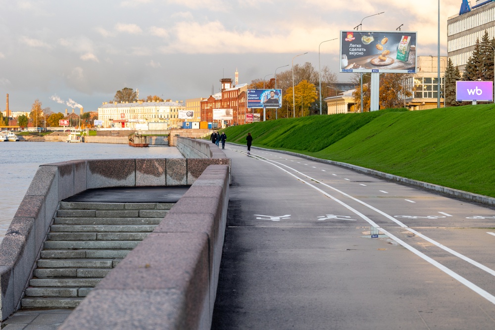 В Санкт-Петербурге снова открылась для пешеходов Свердловская набережная после ремонта. В Санкт-Петербурге снова открылась для пешеходов Свердловская набережная после ремонта.
