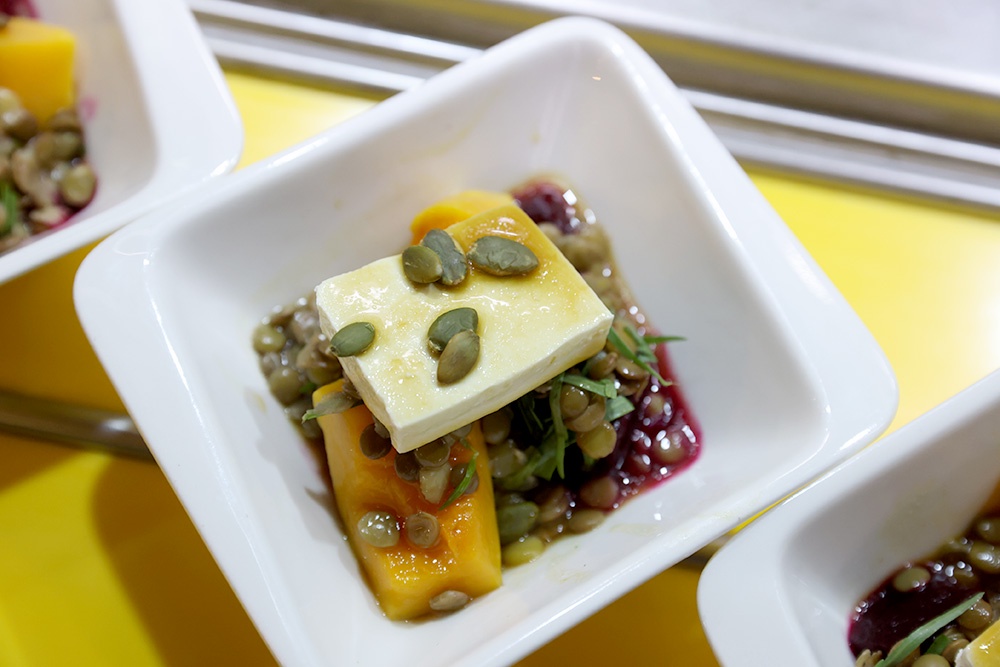 Тыква, свекла и брынза: Студенты создали новый салат для популярной сети кафе в Москве – Российская газета. Тыква, свекла и брынза: Студенты создали новый салат для популярной сети кафе в Москве – Российская газета.